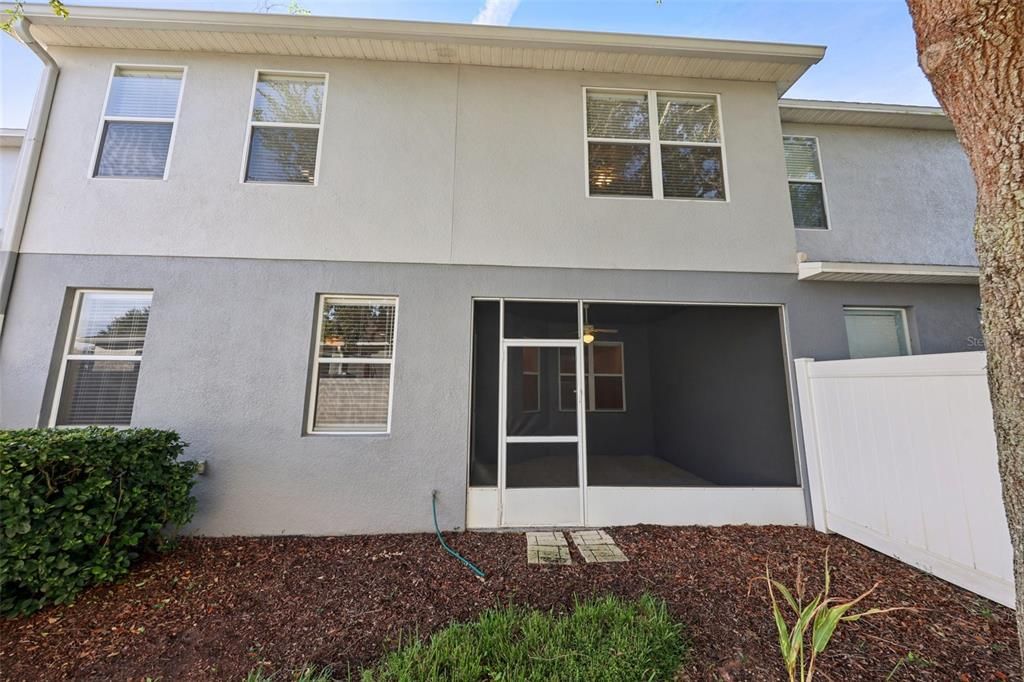 Activo con contrato: $347,500 (3 camas, 2 baños, 1914 Pies cuadrados)