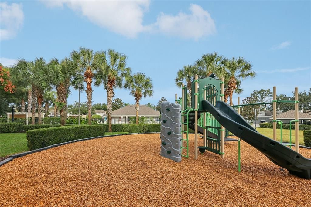 Activo con contrato: $347,500 (3 camas, 2 baños, 1914 Pies cuadrados)