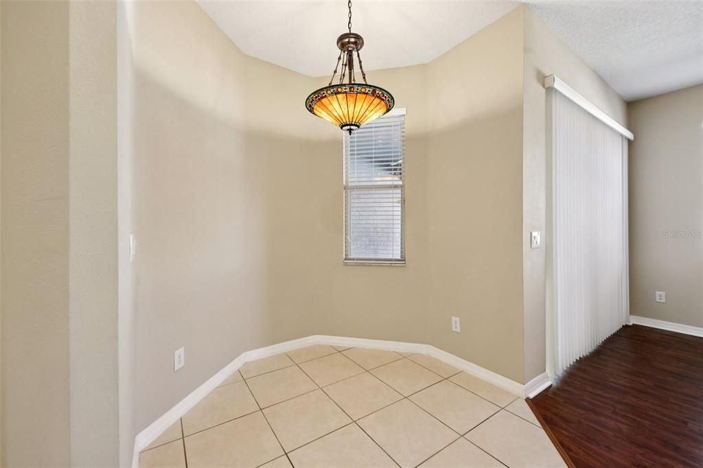 Activo con contrato: $347,500 (3 camas, 2 baños, 1914 Pies cuadrados)