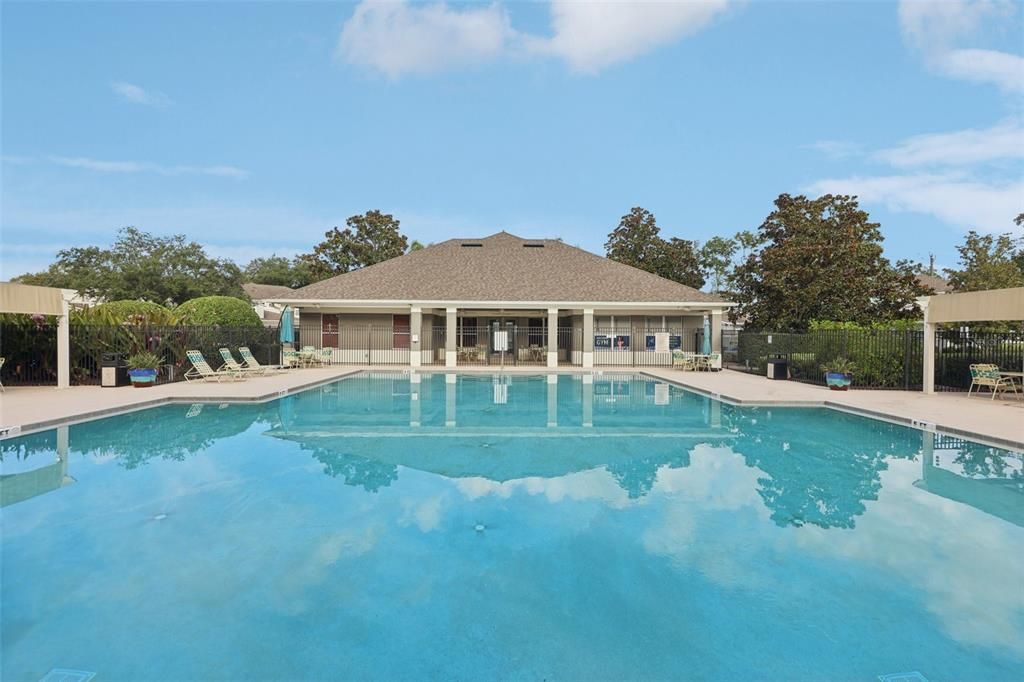 Activo con contrato: $347,500 (3 camas, 2 baños, 1914 Pies cuadrados)