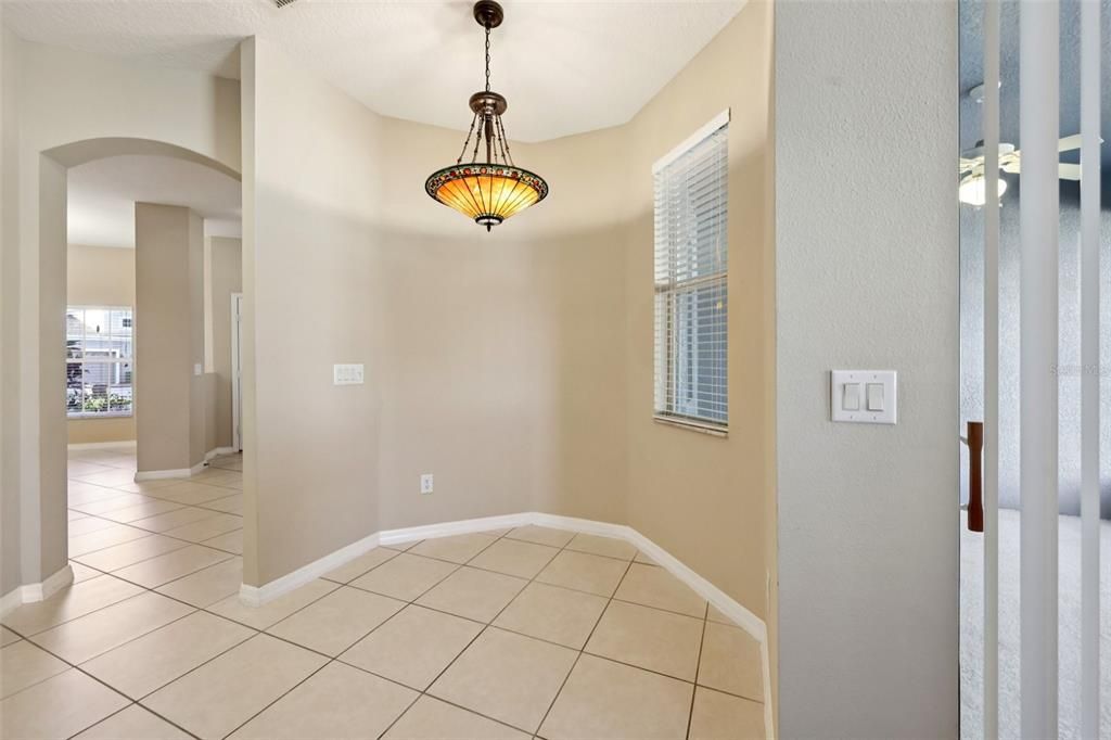 Activo con contrato: $347,500 (3 camas, 2 baños, 1914 Pies cuadrados)