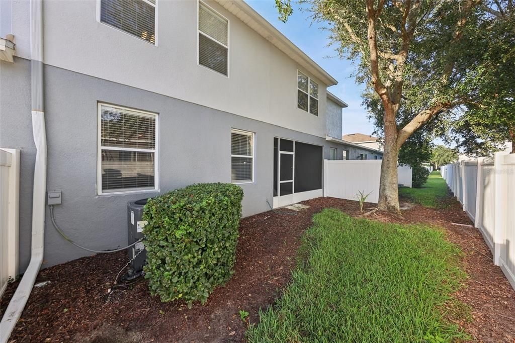 Activo con contrato: $347,500 (3 camas, 2 baños, 1914 Pies cuadrados)