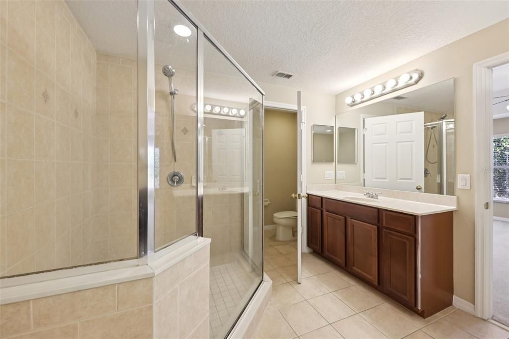 Activo con contrato: $347,500 (3 camas, 2 baños, 1914 Pies cuadrados)