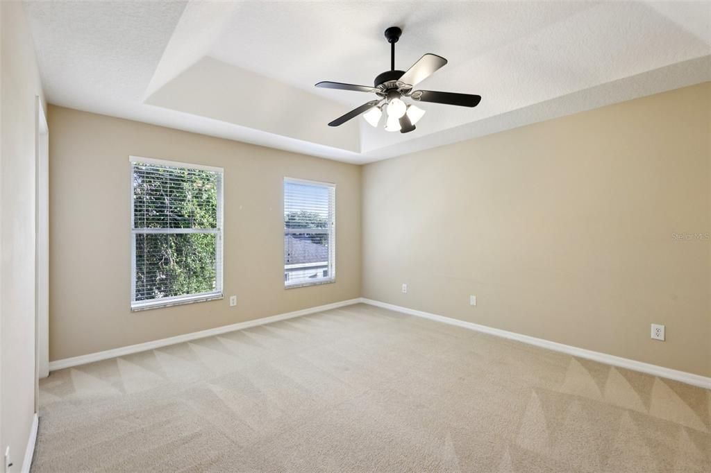 Activo con contrato: $347,500 (3 camas, 2 baños, 1914 Pies cuadrados)