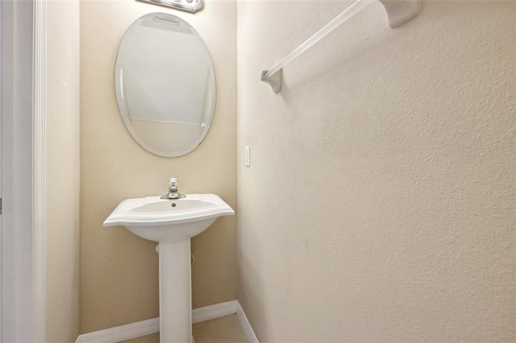 Activo con contrato: $347,500 (3 camas, 2 baños, 1914 Pies cuadrados)