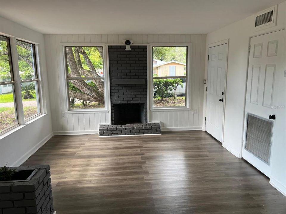 For Sale: $260,000 (3 beds, 2 baths, 1503 Square Feet)