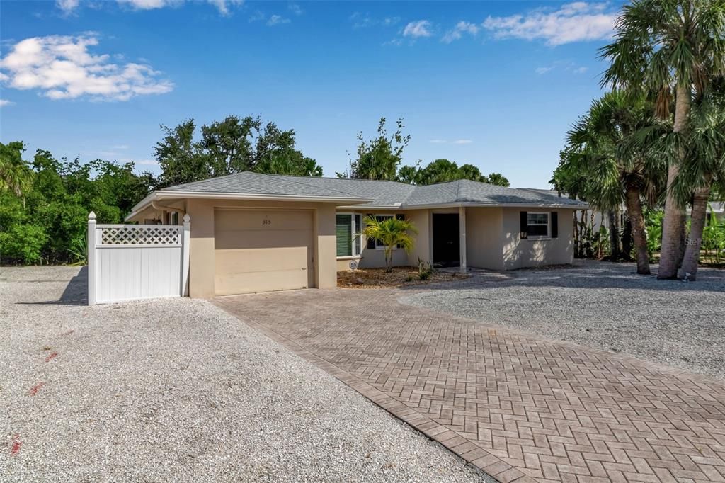 For Sale: $950,000 (3 beds, 2 baths, 1464 Square Feet)