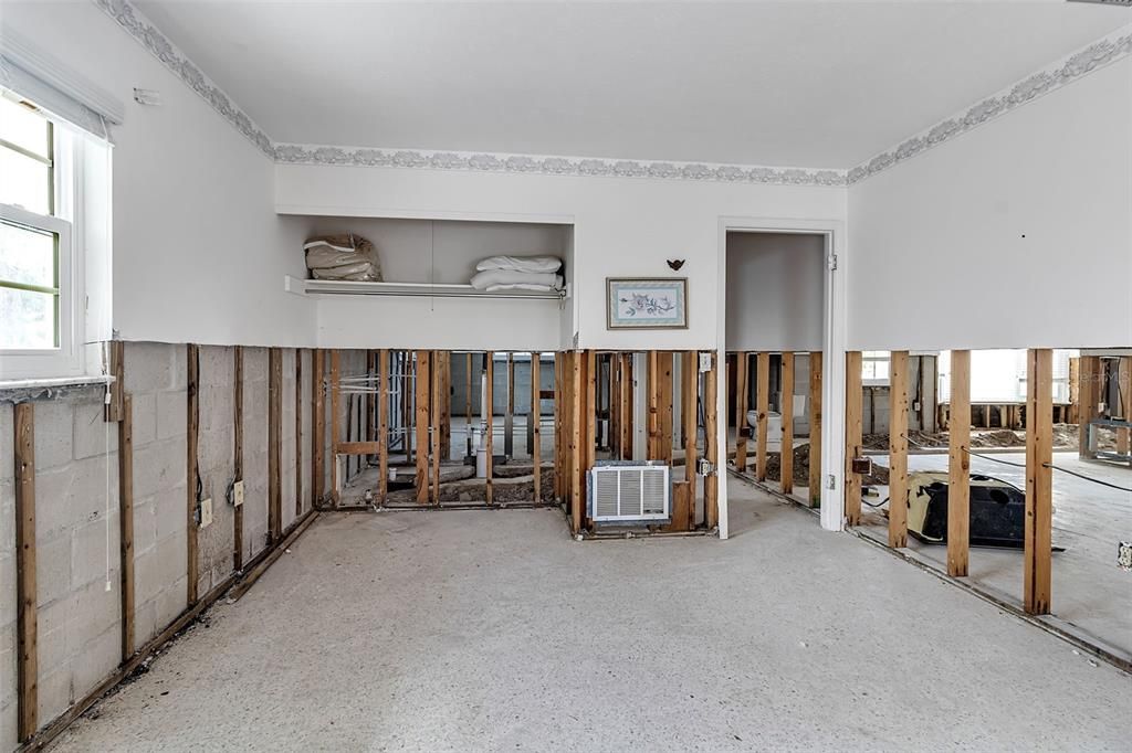 For Sale: $950,000 (3 beds, 2 baths, 1464 Square Feet)