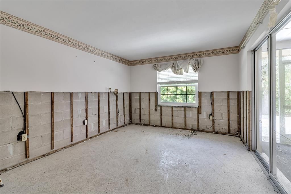 For Sale: $950,000 (3 beds, 2 baths, 1464 Square Feet)