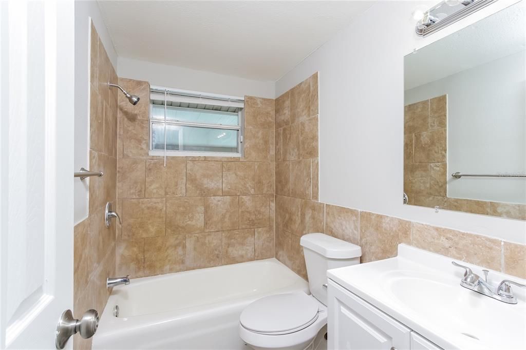 For Rent: $2,530 (4 beds, 2 baths, 1596 Square Feet)