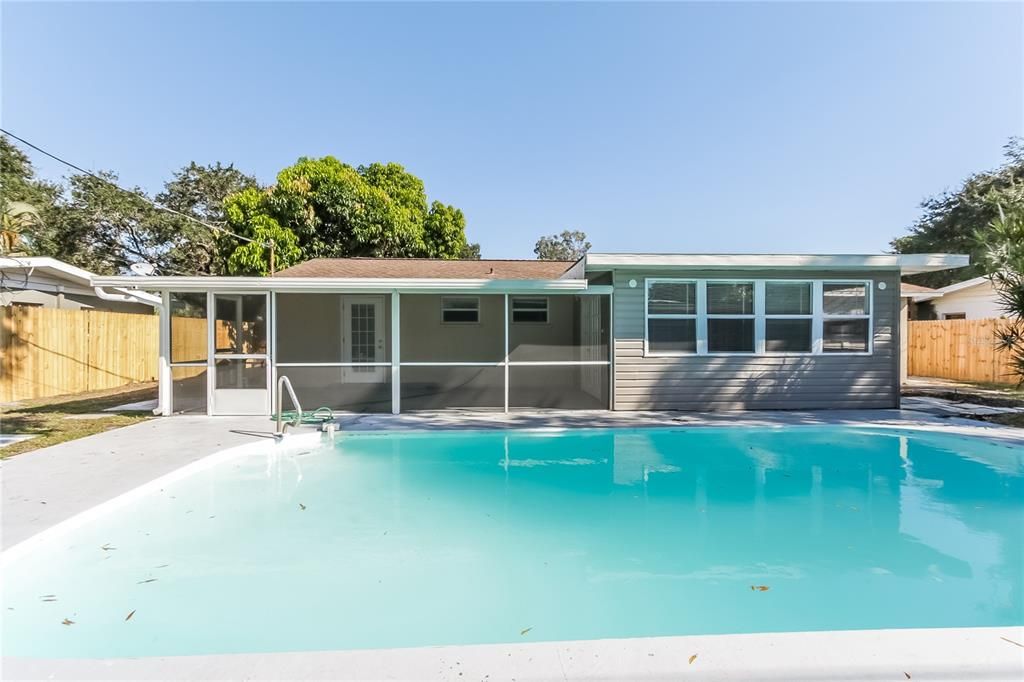 For Rent: $2,530 (4 beds, 2 baths, 1596 Square Feet)