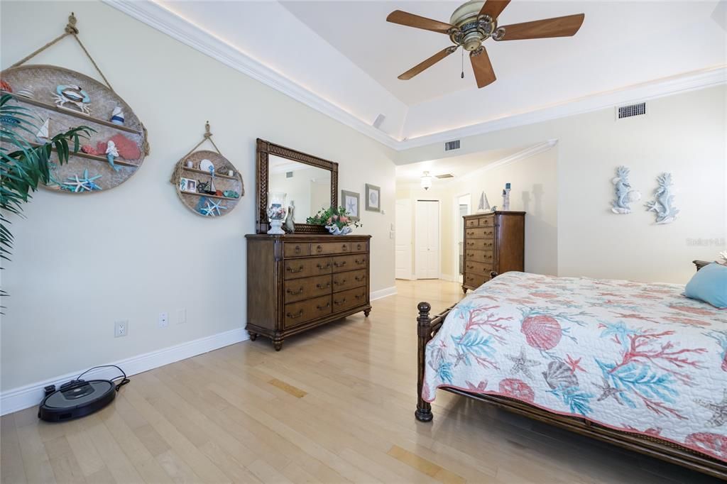 Под контрактом: $869,000 (4 спален, 3 ванн, 2731 Квадратных фут)