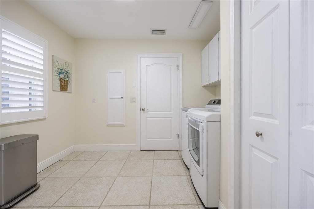 Под контрактом: $869,000 (4 спален, 3 ванн, 2731 Квадратных фут)