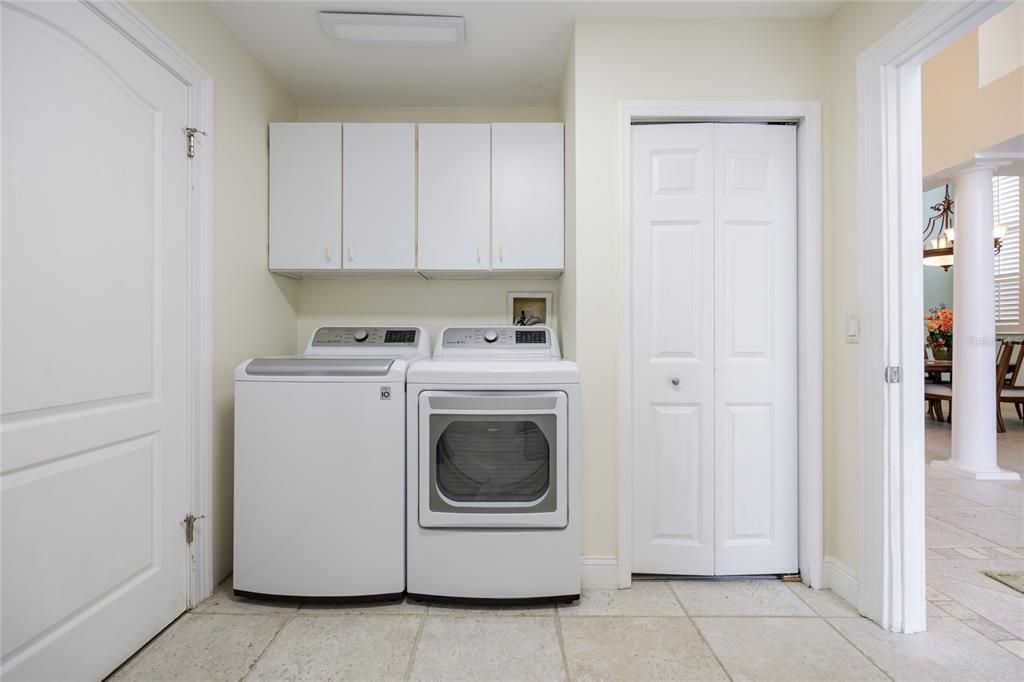 Под контрактом: $869,000 (4 спален, 3 ванн, 2731 Квадратных фут)