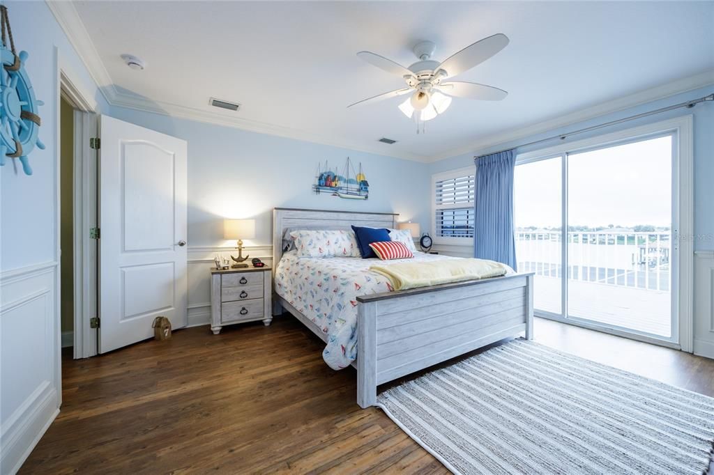 Под контрактом: $869,000 (4 спален, 3 ванн, 2731 Квадратных фут)