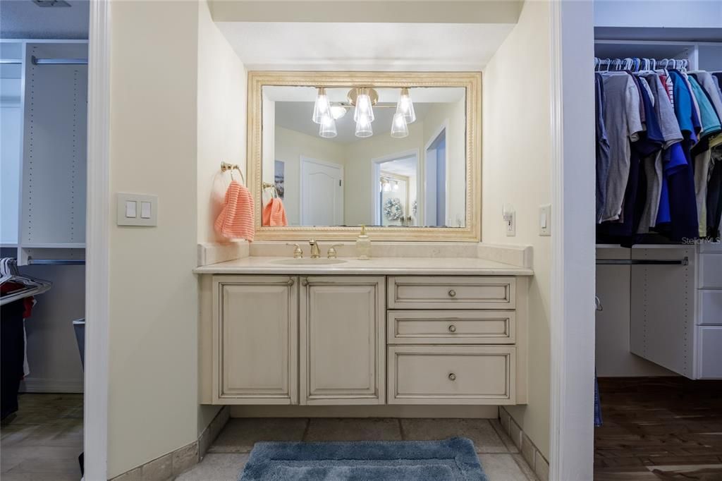 Под контрактом: $869,000 (4 спален, 3 ванн, 2731 Квадратных фут)