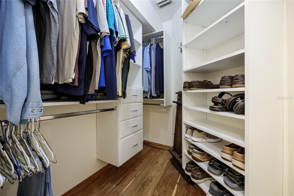 Под контрактом: $869,000 (4 спален, 3 ванн, 2731 Квадратных фут)