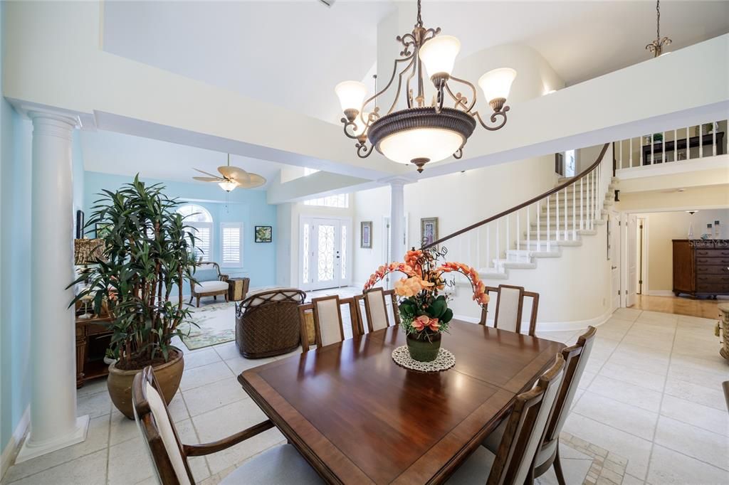 Под контрактом: $869,000 (4 спален, 3 ванн, 2731 Квадратных фут)