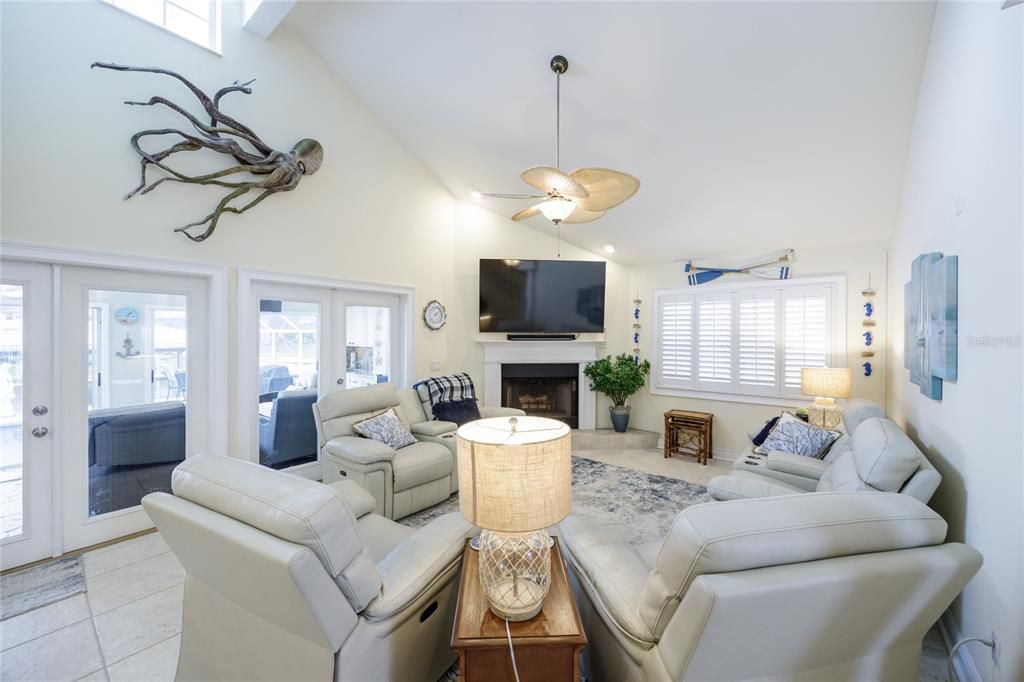 Под контрактом: $869,000 (4 спален, 3 ванн, 2731 Квадратных фут)