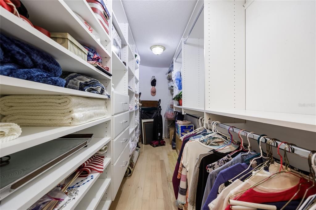 Под контрактом: $869,000 (4 спален, 3 ванн, 2731 Квадратных фут)