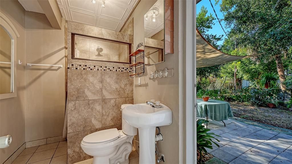 Activo con contrato: $407,000 (3 camas, 3 baños, 1586 Pies cuadrados)