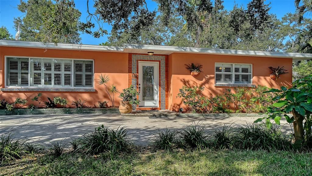 Activo con contrato: $407,000 (3 camas, 3 baños, 1586 Pies cuadrados)