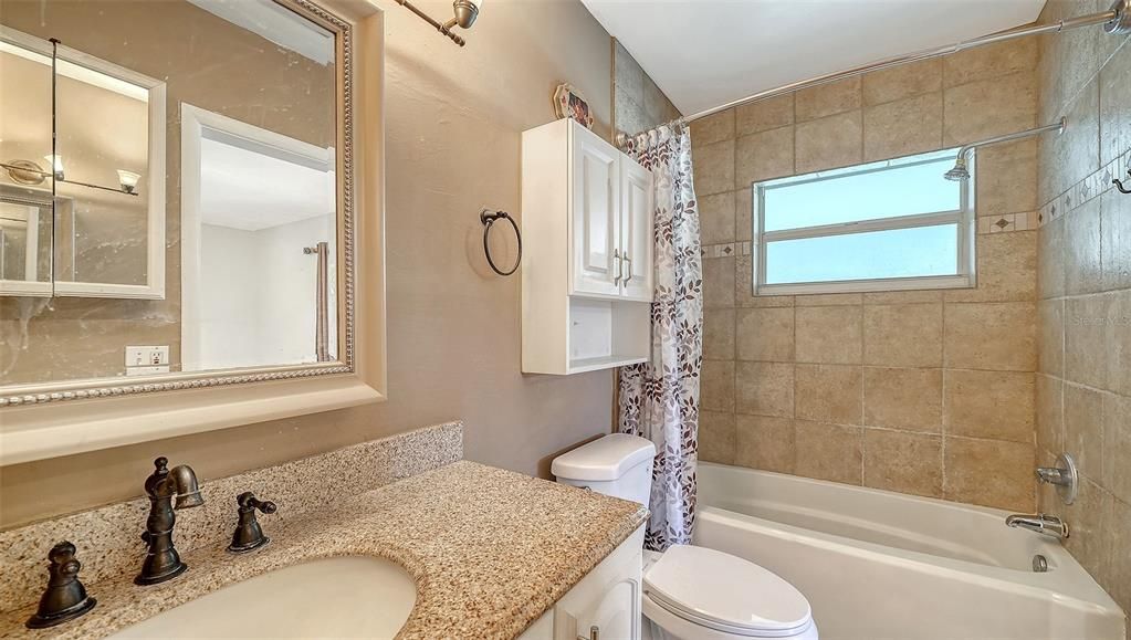 Activo con contrato: $407,000 (3 camas, 3 baños, 1586 Pies cuadrados)