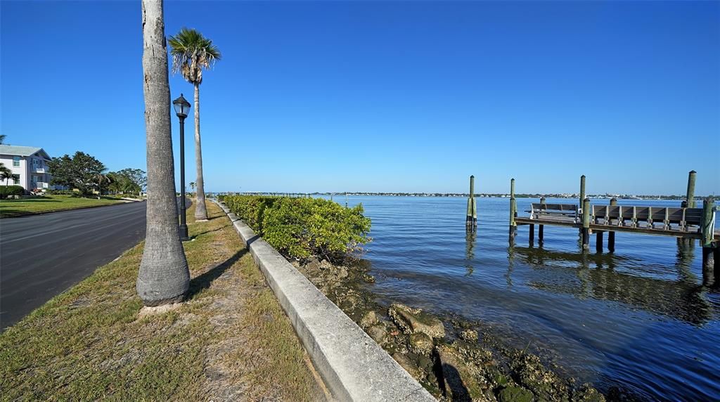 Activo con contrato: $407,000 (3 camas, 3 baños, 1586 Pies cuadrados)