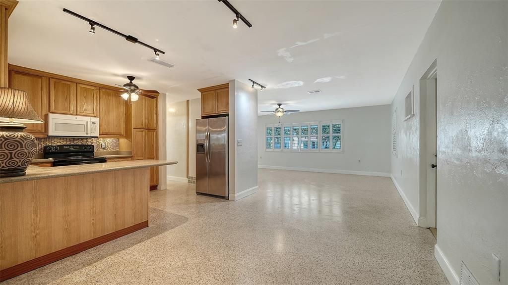 Activo con contrato: $407,000 (3 camas, 3 baños, 1586 Pies cuadrados)