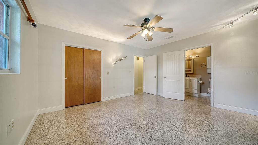 Activo con contrato: $407,000 (3 camas, 3 baños, 1586 Pies cuadrados)