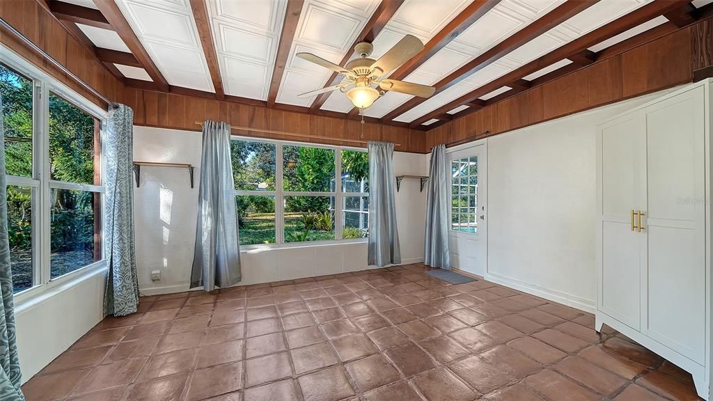 Activo con contrato: $407,000 (3 camas, 3 baños, 1586 Pies cuadrados)