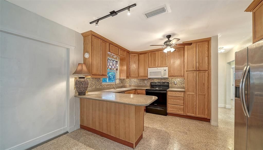 Activo con contrato: $407,000 (3 camas, 3 baños, 1586 Pies cuadrados)