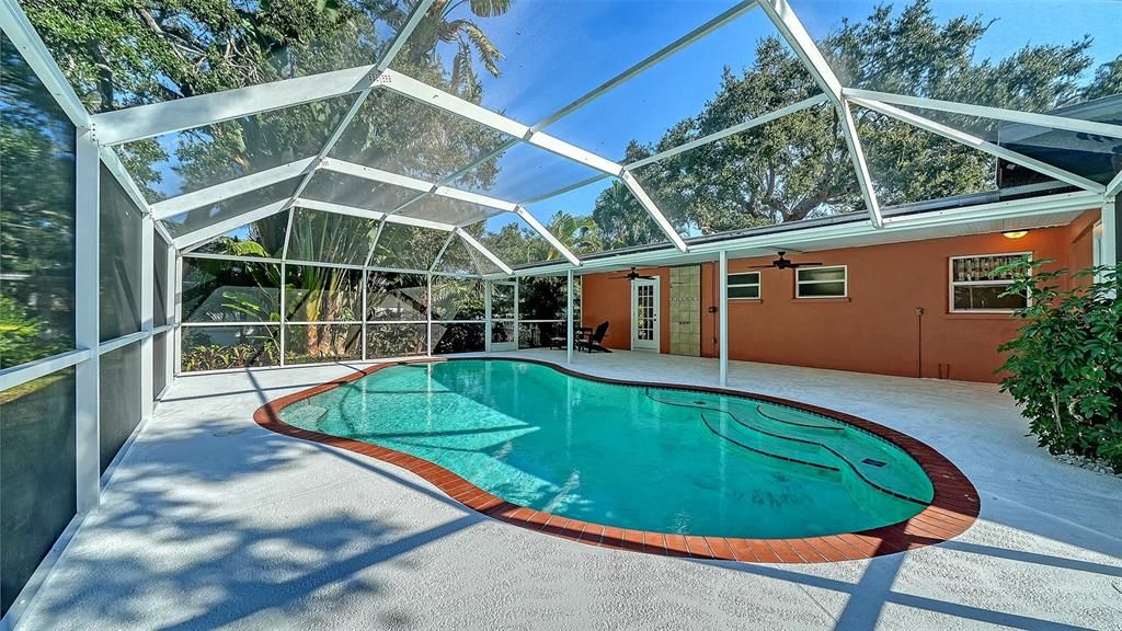 Activo con contrato: $407,000 (3 camas, 3 baños, 1586 Pies cuadrados)