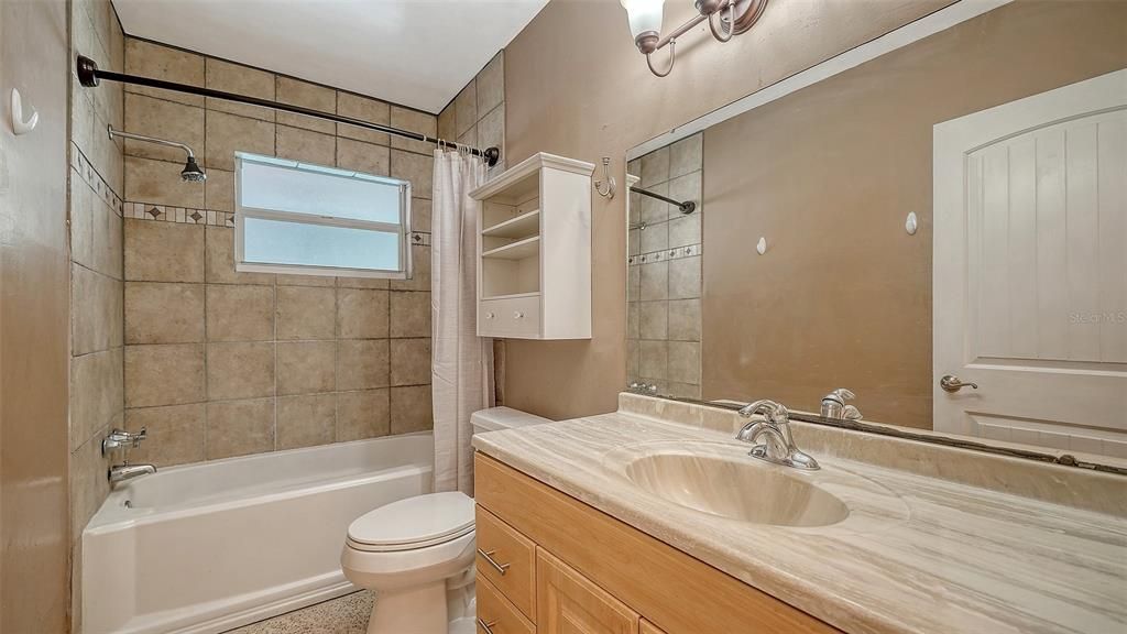 Activo con contrato: $407,000 (3 camas, 3 baños, 1586 Pies cuadrados)