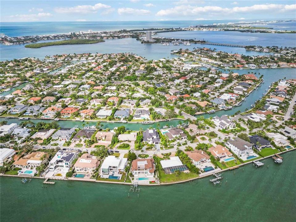 For Sale: $2,599,000 (3 beds, 3 baths, 2539 Square Feet)