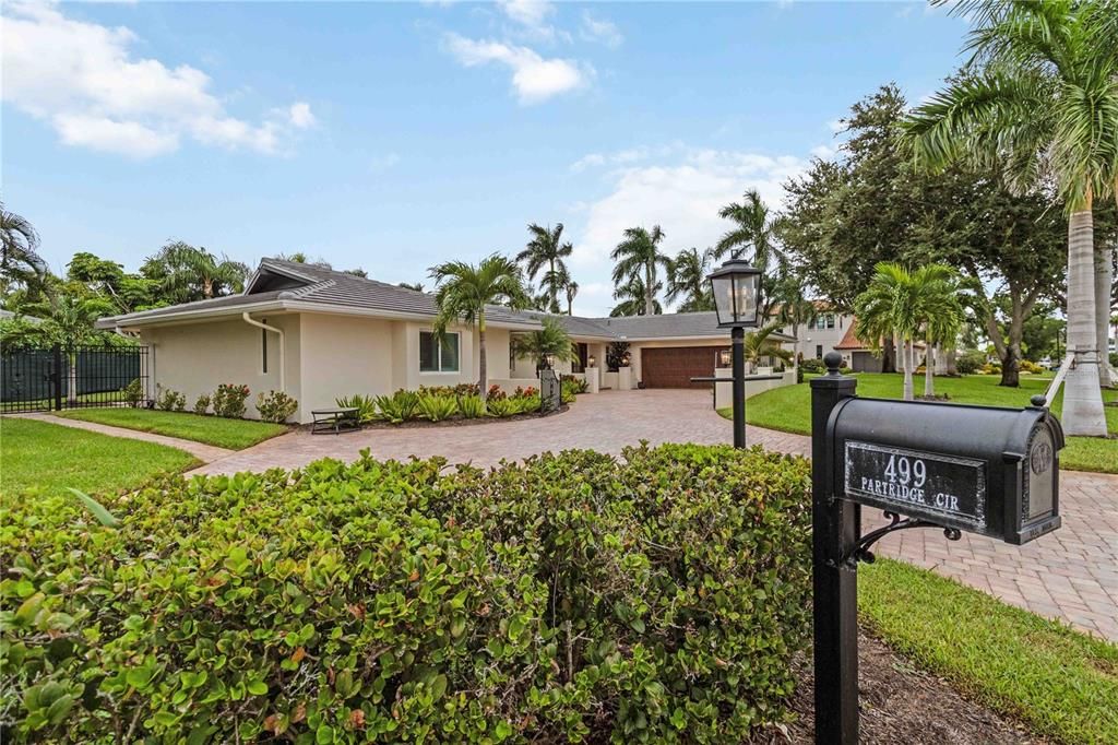 For Sale: $2,599,000 (3 beds, 3 baths, 2539 Square Feet)