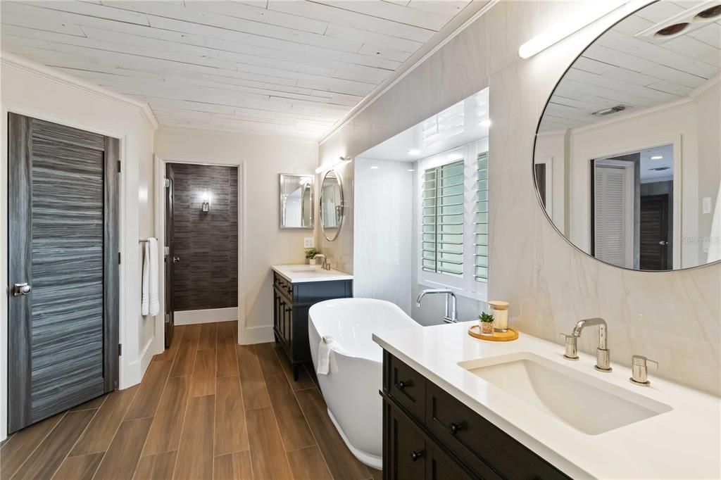 For Sale: $2,599,000 (3 beds, 3 baths, 2539 Square Feet)