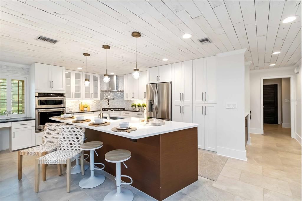 For Sale: $2,599,000 (3 beds, 3 baths, 2539 Square Feet)