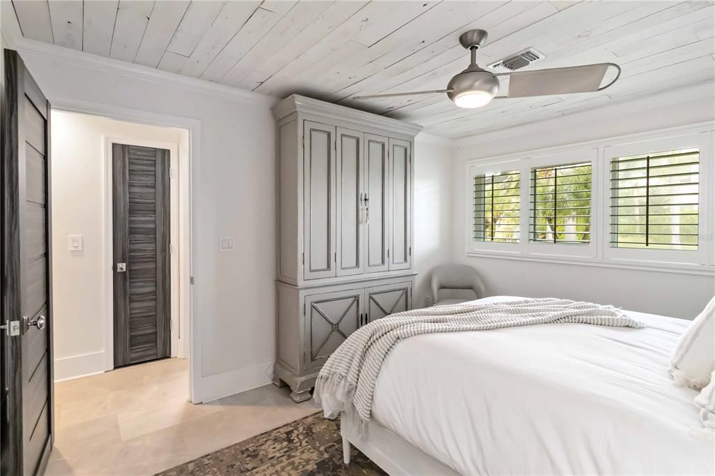 For Sale: $2,599,000 (3 beds, 3 baths, 2539 Square Feet)