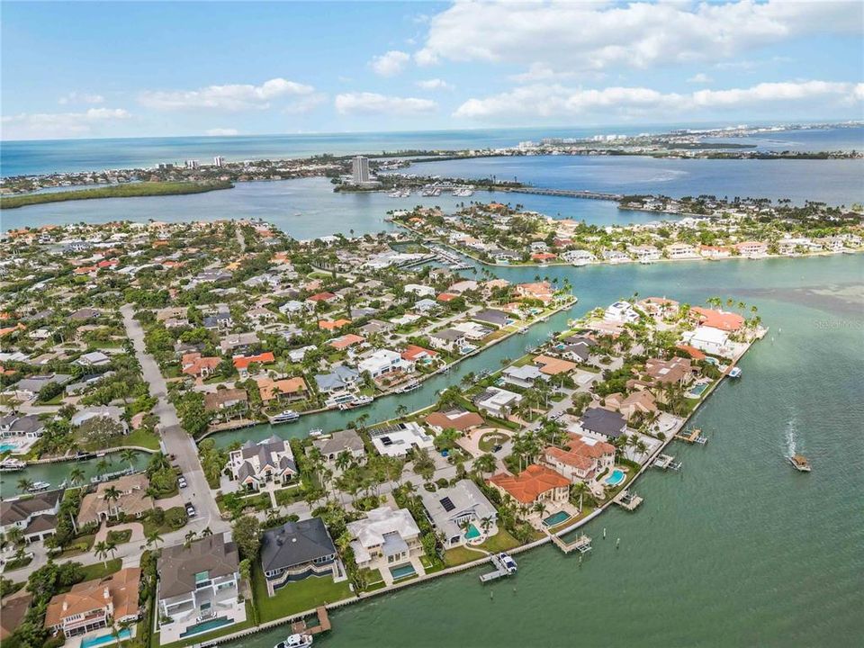 For Sale: $2,599,000 (3 beds, 3 baths, 2539 Square Feet)