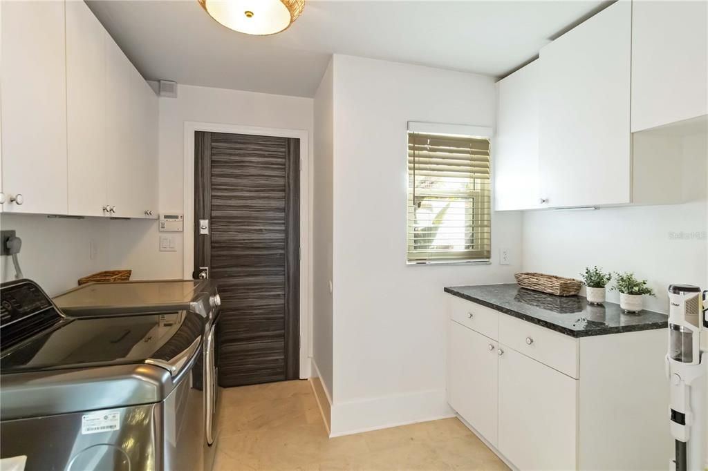 For Sale: $2,599,000 (3 beds, 3 baths, 2539 Square Feet)