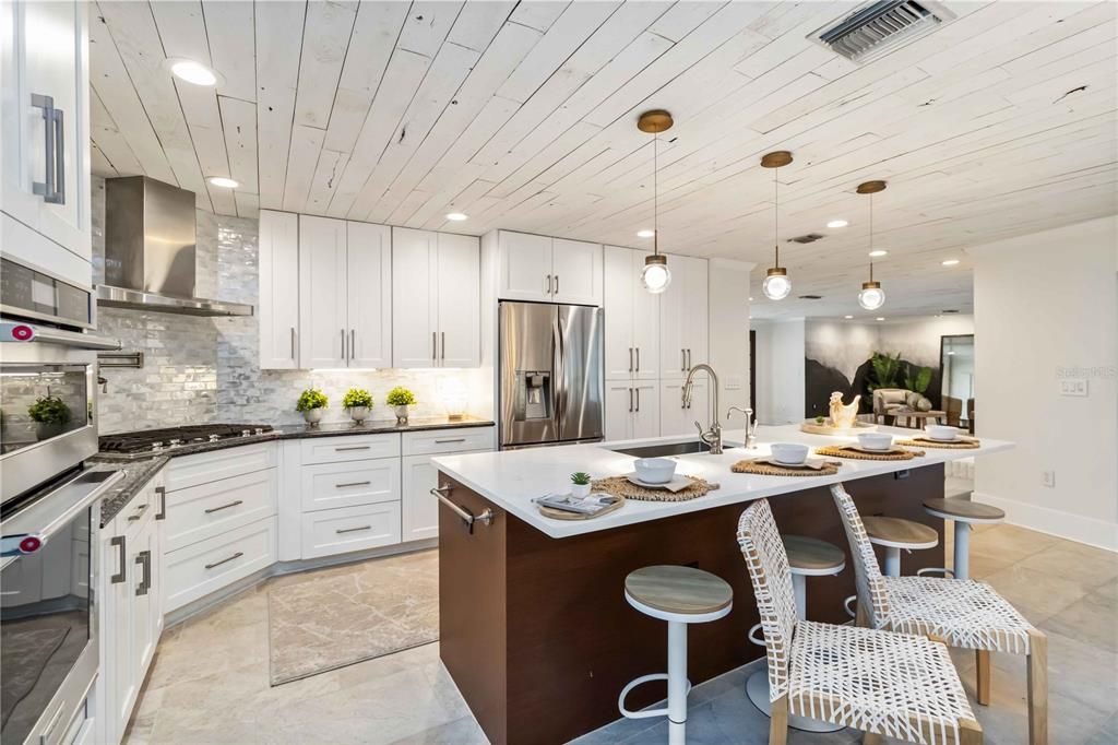 For Sale: $2,599,000 (3 beds, 3 baths, 2539 Square Feet)