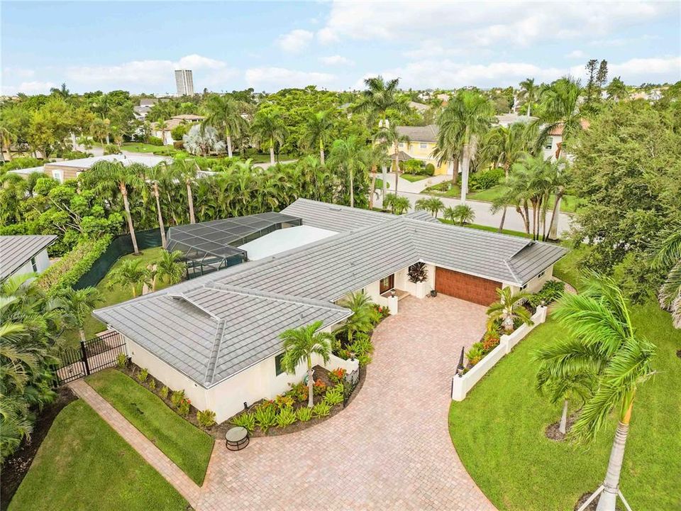 For Sale: $2,599,000 (3 beds, 3 baths, 2539 Square Feet)