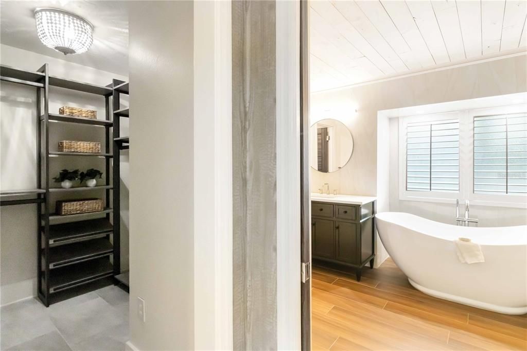 For Sale: $2,599,000 (3 beds, 3 baths, 2539 Square Feet)