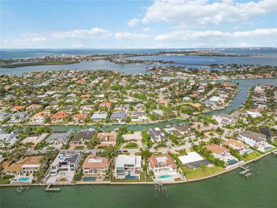 For Sale: $2,599,000 (3 beds, 3 baths, 2539 Square Feet)