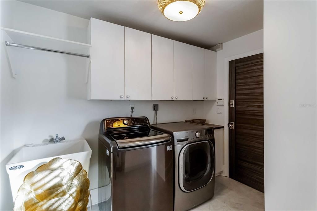 For Sale: $2,599,000 (3 beds, 3 baths, 2539 Square Feet)