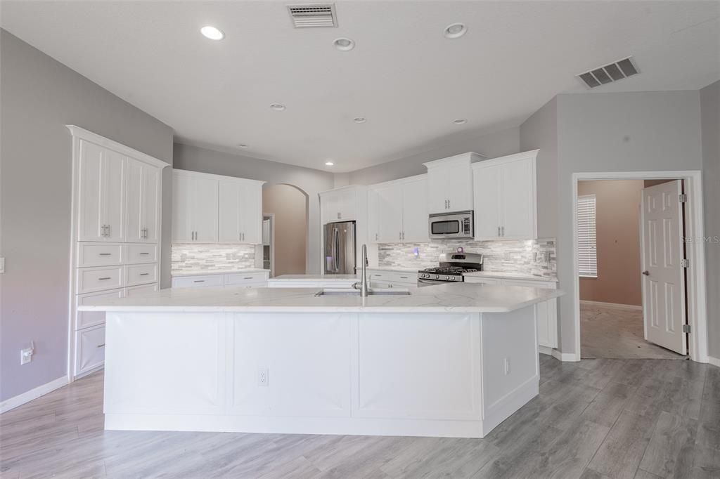 En Venta: $759,000 (6 camas, 4 baños, 4010 Pies cuadrados)