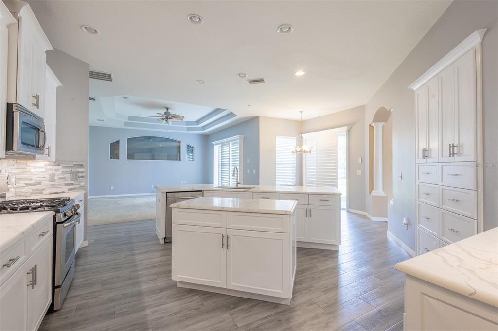 En Venta: $759,000 (6 camas, 4 baños, 4010 Pies cuadrados)