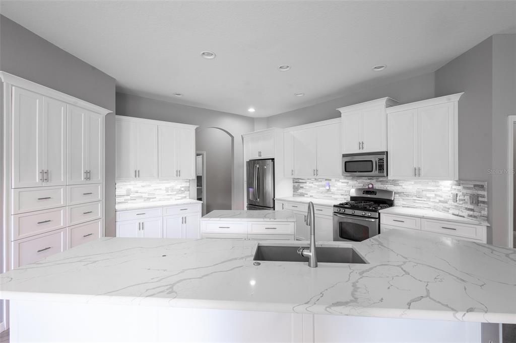 En Venta: $759,000 (6 camas, 4 baños, 4010 Pies cuadrados)