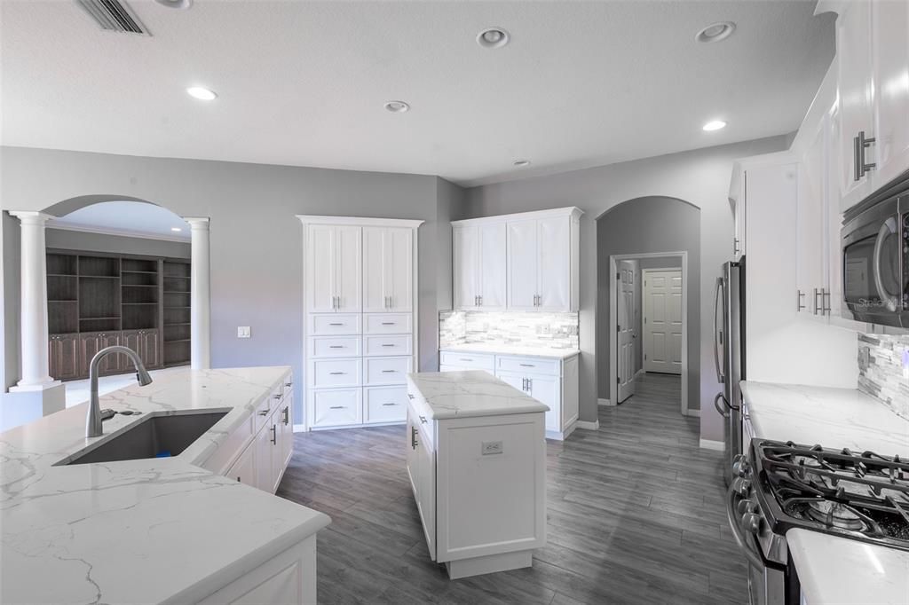 En Venta: $759,000 (6 camas, 4 baños, 4010 Pies cuadrados)